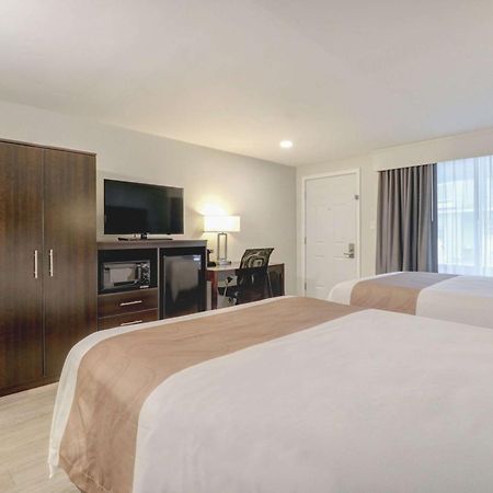 Quality Inn & Suites リンカーン エクステリア 写真